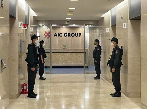 Cơ quan Cảnh sát điều tra, Bộ Công an cũng đã khởi tố bị can, lệnh bắt bị can để tạm giam đối với các bị can: Nguyễn Hồng Sơn - Phó Tổng giám đốc Công ty AIC); Trương Thị Xuân Loan - Trưởng ban 3 Công ty AIC; Nguyễn Thị Tích - Tổng Giám đốc Công ty Mopha). Cùng bị khởi tố về tội danh trên còn có Nguyễn Thị Thanh Nhàn - Chủ tịch Hội đồng quản trị Công ty AIC; Đỗ Văn Sơn - kế toán trưởng Công ty AIC. Đối với 2 bị can Nguyễn Thị Thanh Nhàn và Đỗ Văn Sơn đã khởi tố và áp dụng biện pháp ngăn chặn, truy nã trong vụ án tại Bệnh viện Đa khoa Đồng Nai nên không áp dụng biện pháp ngăn chặn trong vụ án này.