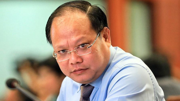 Ông Cang từng đảm nhiệm nhiều chức vụ từ Chủ tịch Hội Liên hiệp Thanh niên TP HCM; Bí thư Thành Đoàn TP HCM; Bí thư Quận ủy kiêm Chủ tịch UBND Quận 2; Giám đốc Sở Giao thông - Vận tải TP HCM; Phó Chủ tịch UBND TP HCM, Phó Bí thư Thành ủy TP HCM nhiệm kỳ 2015-2020; Phó Bí thư Thường trực Thành ủy TP HCM;