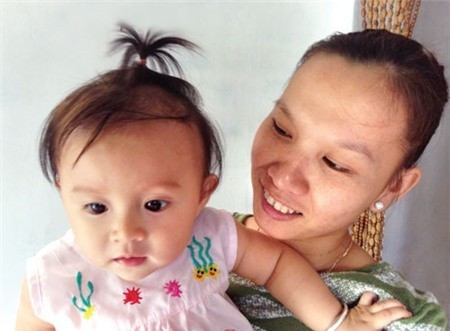 Theo chia sẻ của Thanh Tùng - con trai Thương Tín, từ khi có thêm con gái, diễn viên kỳ cựu bắt đầu lao vào cày cuốc, kiếm sống. Trước đó, tính ông chỉ thích rong chơi, không nghĩ đến việc kiếm tiền. Ở tuổi xế chiều, nghệ sĩ Thương Tín vẫn phải đi đóng phim để có thu nhập nuôi con gái hơn 2 tuổi.
