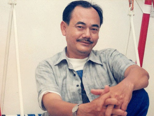 Nghệ sĩ Việt Anh quan niệm, người thông minh là biết sống cho người khác, bởi khi cho đi là nhận lại rất nhiều. Hiện ông giữ sức khoẻ bằng cách tích cực chơi thể thao để tự lo cho bản thân. Bên cạnh công việc, niềm vui khi về già của NSƯT Việt Anh là bạn bè, đồng nghiệp.