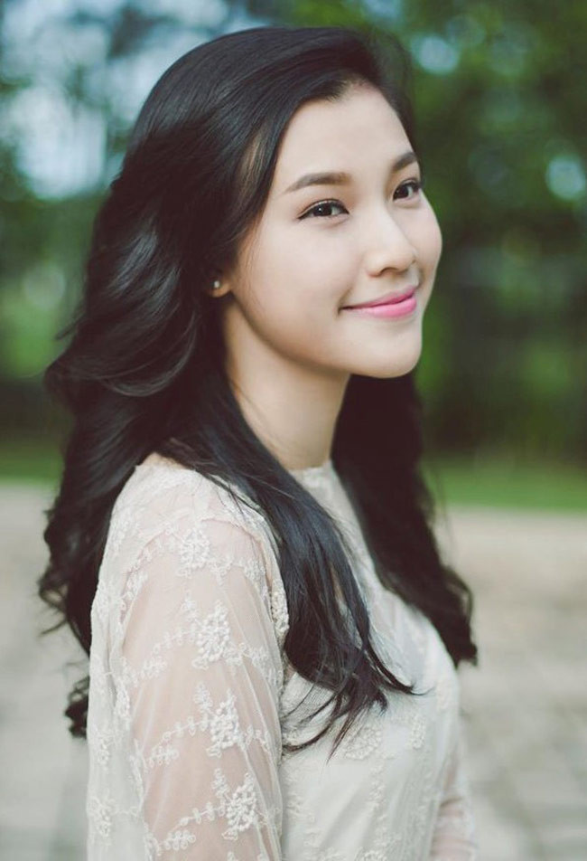 Hoàng Oanh thu hút khán giả ở chất giọng ngọt ngào, lối dẫn linh hoạt, ngôn từ đa đạng. Cô từng là MC của chương trình "The Remix" (Hòa âm ánh sáng) và hiện tại là MC của chương trình ăn khách "The voice kid".