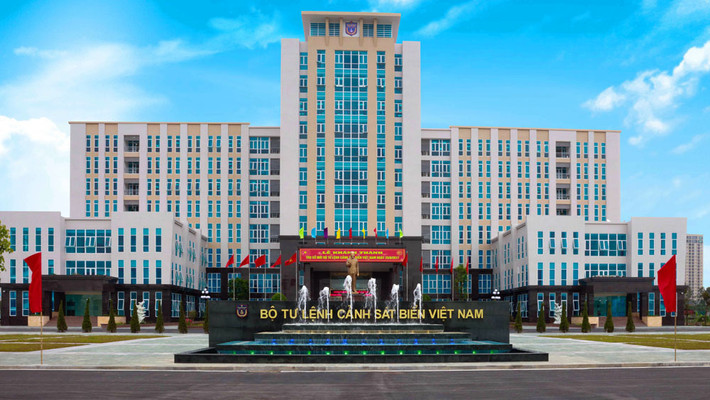 Ban Thường vụ Đảng ủy Cảnh sát biển còn vi phạm các quy định của Đảng, pháp luật của Nhà nước và quy định của Bộ Quốc phòng trong công tác quản lý, sử dụng tài chính, thực hiện dự án đầu tư xây dựng cơ bản, mua sắm vật tư, trang bị kỹ thuật và trong đấu tranh phòng chống buôn lậu, giữ gìn an ninh, trật tự, an toàn trên biển. Những vi phạm nêu trên đã gây hậu quả rất nghiêm trọng, thiệt hại lớn tiền và tài sản của Nhà nước, ảnh hưởng đến việc thực hiện nhiệm vụ chính trị, tổn hại uy tín của tổ chức đảng và quân đội, gây bức xúc trong cán bộ, chiến sĩ. (Ảnh Vietnamnet).