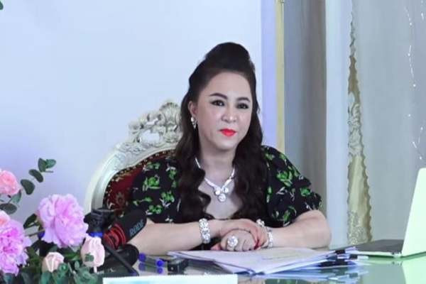 Mới đây, Văn phòng Cơ quan CSĐT (Công an TPHCM) đã gửi công văn tới Phòng Cảnh sát hình sự (PC02), Phòng Cảnh sát kinh tế (PC03), Phòng An ninh mạng và phòng chống tội phạm sử dụng công nghệ cao (PA05), Công an TPHCM và Công an 21 quận huyện, TP Thủ Đức về việc kiểm tra, rà soát, cung cấp thông tin về việc tiếp nhận, tố giác về tội phạm liên quan đến các cá nhân kêu gọi, quyên góp tiền từ thiện mà bà Nguyễn Phương Hằng đã phản ánh trong các buổi livestream.