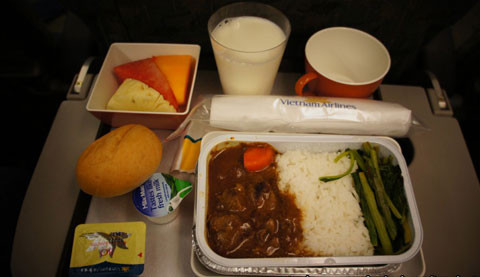 Trong ảnh là món cơm bò – món ăn được coi là truyền thống của Vietnam Airlines, phục vụ cả trong những chặng bay quốc tế và trong nước.