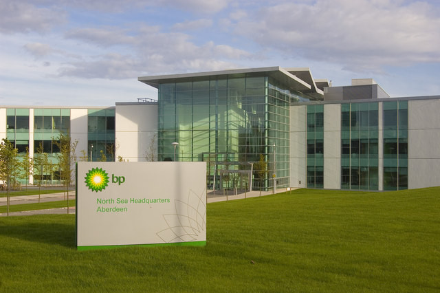 BP là tập đoàn dầu khí đa quốc gia của Anh có trụ sở tại London. Trụ sở của tập đoàn dầu khí Anh BP có chi phí xây dựng lên tới 50 triệu bảng Anh.
