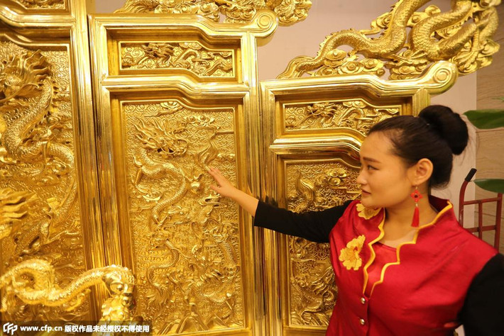 Các chi tiết của chiếc ngai thể hiện được sự công phu, khéo léo của các nghệ nhân.