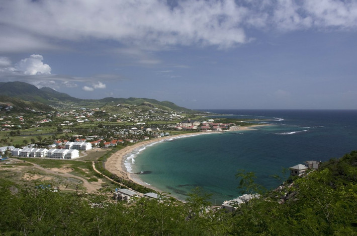 2. Liên bang St Kitts và Nevis (tên gọi khác: Liên bang Saint Christopher và Nevis) là một đảo quốc nằm trong Quần đảo Leeward, Tây Ấn. Tỷ phú duy nhất tại liên bang Saint Kitts và Nevis là Jacky Xu, người đàn ông đến từ Trung Quốc.