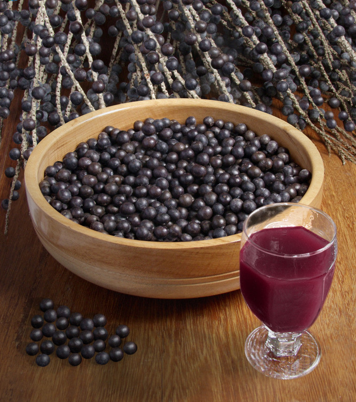 Một lượng lớn quả acai được người dân địa phương thu hoạch và bán cho các nhà sản xuất.