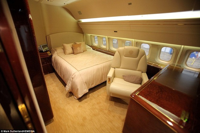 Chiếc Boeing 757 thông thường có thể chở tới 239 người nhưng đã được Trump thiết kế lại thành “cung điện” xa hoa cho chỉ 43 người.