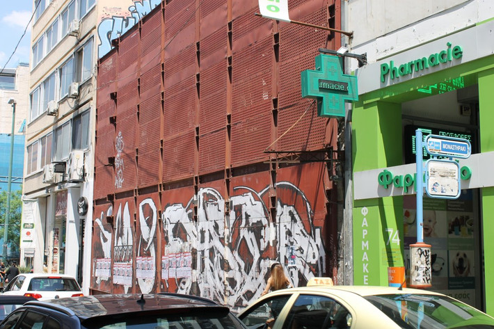 Thậm chí, Hy Lạp còn vừa ra quyết định miễn phí giao thông công cộng cho cư dân Athens do người dân gặp khó khăn trong việc rút tiền mặt.
