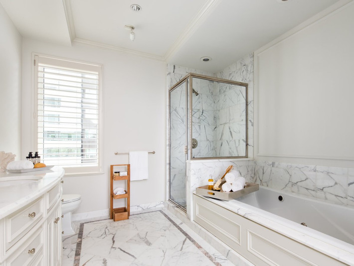 Còn căn penthouse ở tháp Trump Park Avenue được thiết kế với đồ nội thất màu trắng chủ đạo, giống cách trang trí trong căn hộ của con gái tỷ phú này là Ivanka. Căn hộ riêng của Ivanka cũng có một phong cách trang trí nội thất tương tự.