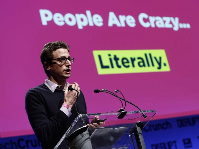 Jonah Peretti, CEO và cũng là nhà sáng lập của BuzzFeed, thường theo dõi tin tức kinh doanh và thể thao trên các trang báo New York Times, New Yorker và Economist vào mỗi buổi sáng. Cũng giống như những người thành đạt trẻ tuổi khác, anh thường thu thập tin tức từ cả mạng xã hội Twitter hoặc Facebook.