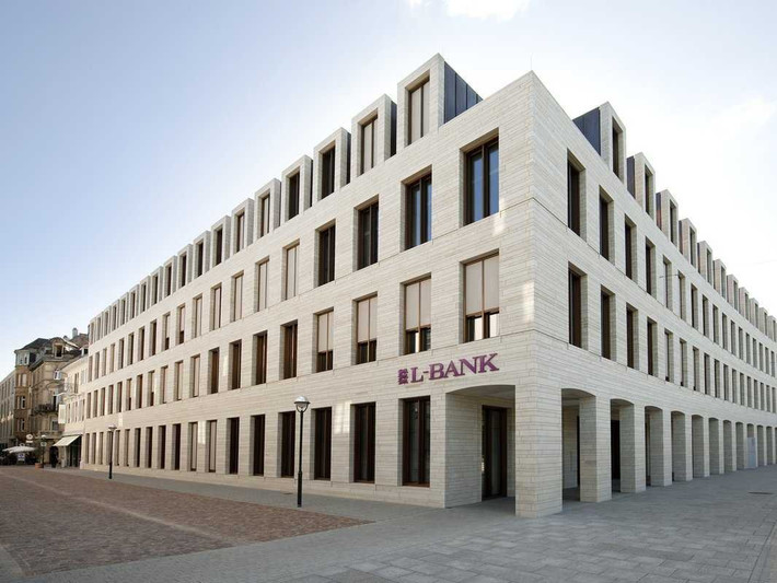 4. Ngân hàng L-Bank của Đức, tài sản: 96.733.000 USD; Điểm tín nhiệm là Fitch: AAA, Moody: Aaa, S & P: AAA.