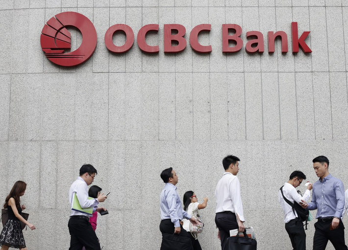 13. Oversea-Chinese Banking Corp của Singapore, tài sản: 267.485.000 USD; Điểm tín nhiệm là Fitch: AA-, Moody: Aa1, S & P: AA-.