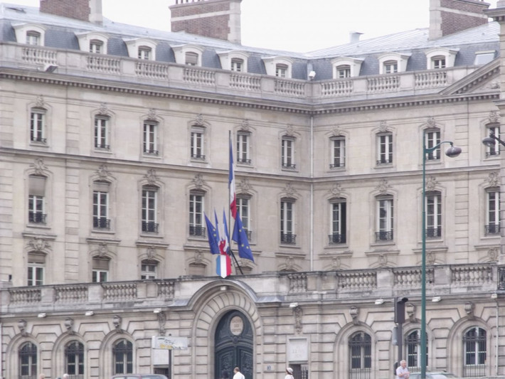 8. Ngân hàng Caisse des Dépôts et Consignations của Pháp, tài sản: 197.337.000 USD; Điểm tín nhiệm là Fitch: AA +, Moody: Aa1, S & P: AA.