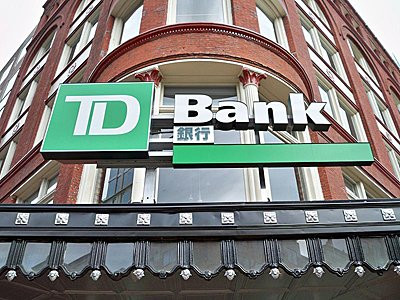 11. TD Bank Group (Canada), tài sản: 824.916.000 USD; Điểm tín nhiệm là Fitch: AA-, Moody: Aa1, S & P: AA-.