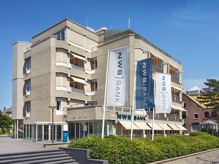 6. Nederlandse Waterschapsbank của Hà Lan, tài sản: 100.500.000 USD; Điểm tín nhiệm là Fitch: N/R, Moody: Aaa, S & P: AA +.