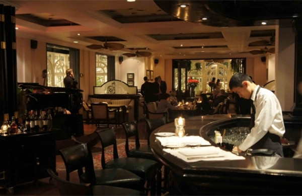 Khách sạn Sofitel Metropole Legend thuộc tập đoàn Accor, có một lịch sử lâu dài và là một nơi sang trọng cho nhiều sự kiện uy tín.