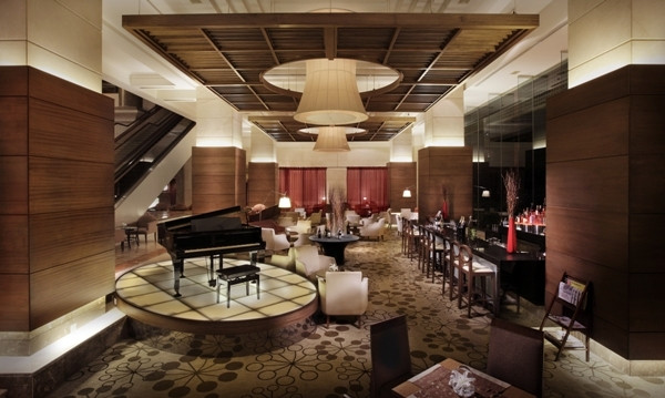 Sofitel Metropole được biết đến không chỉ vì những món ăn ngon mà còn bởi những trang thiết bị tiện nghi, trang nhã, sang trọng và sự phục vụ nhiệt tình, chuyên nghiệp của đội ngũ nhân viên.