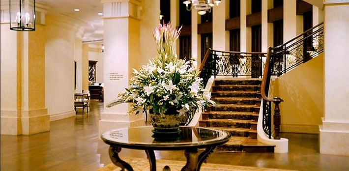 Tọa lạc ở trung tâm thành phố, tại Quảng trường Lam Sơn, Park Hyatt Saigon là một khách sạn 5 sao được điều hành bởi tập đoàn quốc tế Mỹ Hyatta.