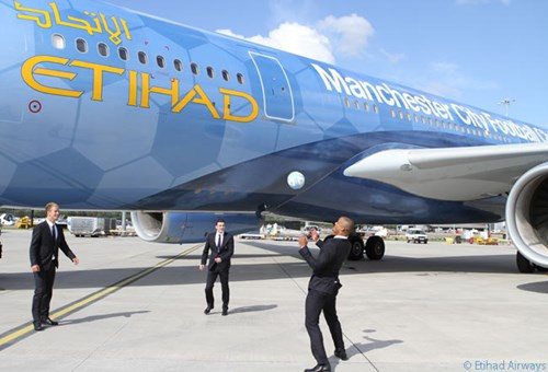 Etihad Airways là nhà tài trợ chính của CLB Manchester City từ tháng 5/2009.