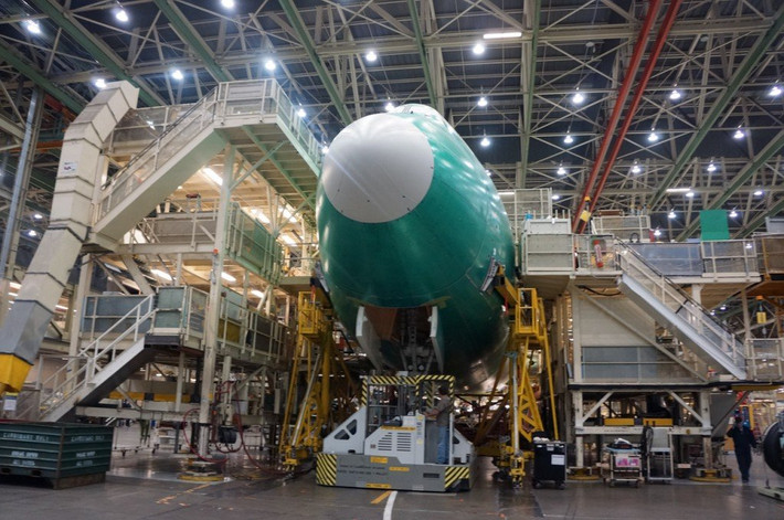 Nhà máy đang hoàn thiện 3 chiếc Boeing 747, tất cả đều là phi cơ chở hàng.