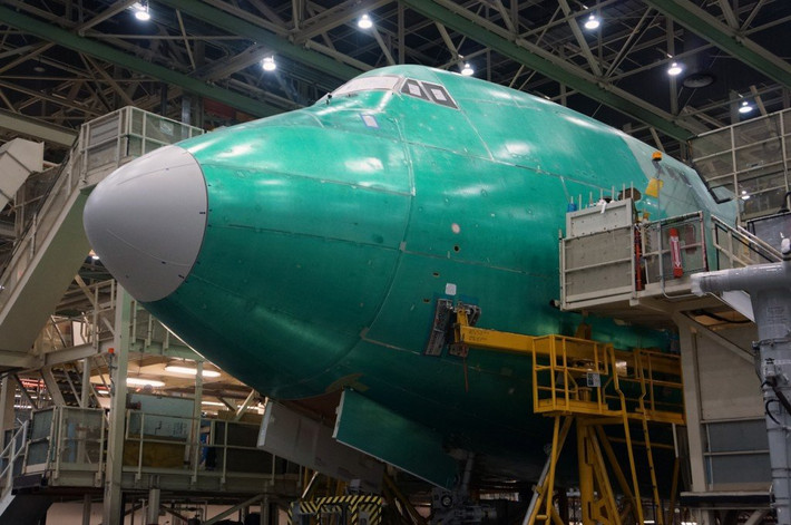 Dù hiện nay Boeing 747 không còn được ưa chuộng, nó vẫn hoạt động trong phi đội bay của một số hãng hàng không như British Airways và Delta Airlines. Hiện tại, Boeing bán mẫu máy bay mới nhất là 747-8, cũng là chiếc phi cơ lớn và hiệu quả nhất thuộc dòng 747 từ trước đến nay.
