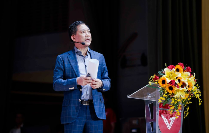 Ông Trí cũng đầu tư vào lĩnh vực tài chính ngân hàng khi tham gia vào HĐQT Ngân hàng TMCP Sài Gòn Công Thương (Saigonbank, Mã: SGB). Tháng 6/2021, ông Trí đã mua vào 579.199 cổ phiếu SGB, tương đương 0,19% vốn điều lệ ngân hàng này.