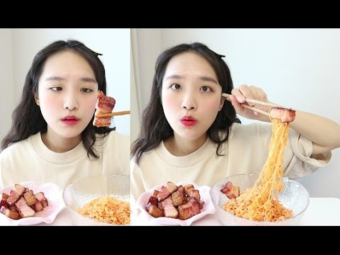Nhờ đó mà cô nàng "hot girl ăn uống" thu hút hơn 125.000 theo dõi, một con số không tồi cho một cô gái bắt đầu công việc này chỉ từ cuối năm ngoái.
