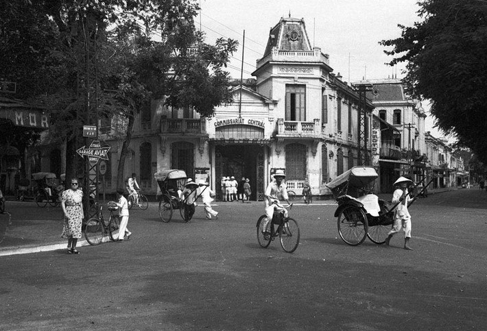 Một góc phố Hàng Trống rộng rãi, sạch đẹp.