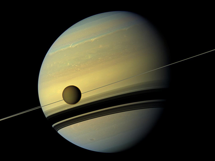 Thông qua phân tích dữ liệu từ các tàu quỹ đạo và tàu đổ bộ của NASA đang hoạt động trong khu vực Sao Hỏa và Sao Thổ, các chuyên gia đến từ Viện Công nghệ Massachusetts (MIT) của Mỹ cố gắng tìm kiếm những "dòng sông sự sống".