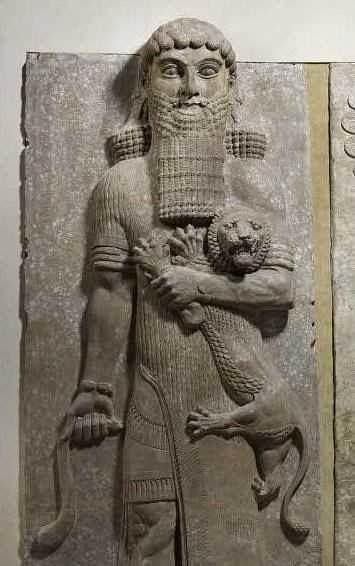 Trong thời gian cai trị Uruk, Gilgamesh khá tàn bạo, bắt nhiều người trẻ tuổi làm nô lệ. Vì vậy, người dân đã cầu xin thần linh giúp đỡ. Theo đó, thần linh đã tạo ra Enkidu - một người đàn ông to lớn, khỏe mạnh để ngăn chặn sự tàn bạo của Gilgamesh.
