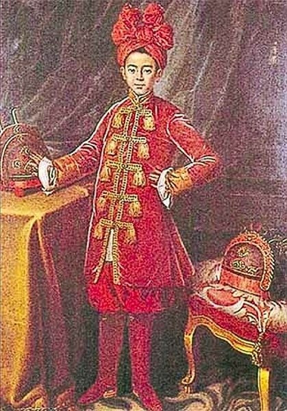 Năm 1805, vua Gia Long đã cho người xây dựng hệ thống kinh thành Huế. Ngày nay, công trình cổ xưa này được UNESCO công nhận là Di sản văn hóa thế giới nằm trong cụm Quần thể di tích cố đô Huế.