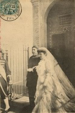 Vua Hàm Nghi cưới một phụ nữ địa phương ở Algérie năm 1904.