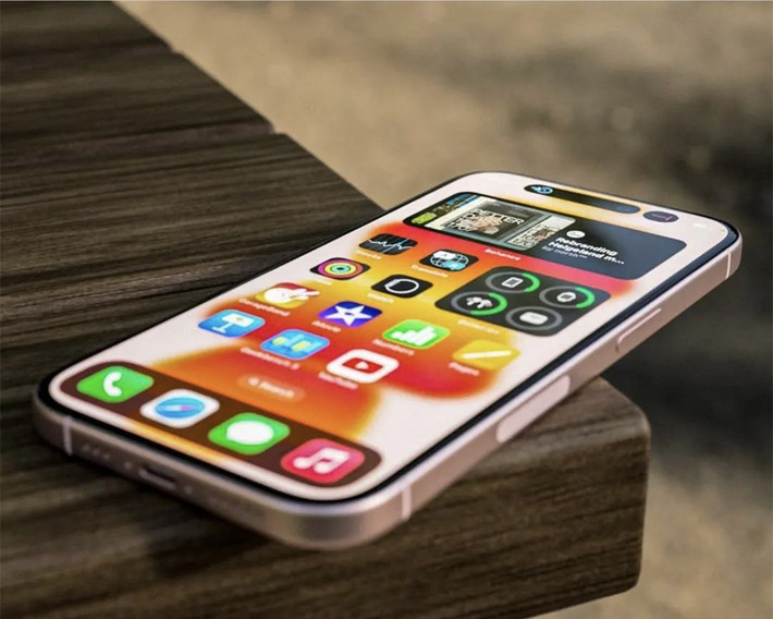 Với thiết kế cụm camera của iPhone 15 Pro Max chiếm khoảng 1/4 kích thước mặt lưng và dung lượng pin như trên, iFan có thể sẽ có thay đổi một chút về trọng lượng.