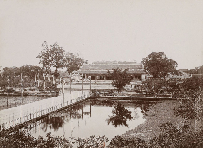 Lối vào Điện Thái Hòa bên trong kinh thành Huế.