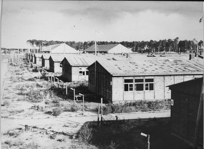 Ngay trước khi Barkmann tròn 11 tuổi, trùm phát xít Hitler trở thành thủ tướng Đức và sau đó là Quốc trưởng. Lúc Barkmann 16 tuổi, nhà cửa, doanh nghiệp và giáo đường của người Do Thái trở thành mục tiêu tấn công trong cuộc tàn sát Kristallnacht (Đêm kính vỡ) vào tháng 11/1938. Đầu năm 1939, Hitler thực hiện cuộc tấn công xâm lược Ba Lan và Thế chiến 2 chính thức nổ ra.