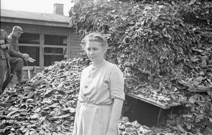 Sinh ngày 30/5/1922 tại Hamburg, Đức, nữ lính canh phát xít Đức khét tiếng Jenny-Wanda Barkmann trải qua tuổi thơ bình thường giống như bao người khác. Ít ai có thể ngờ sau này, ả trở thành "nữ đồ tể" hung ác, tàn bạo.