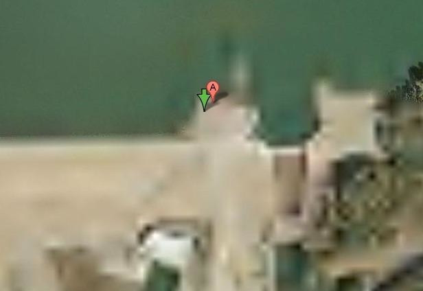 Tương tự, đập nhân tạo Keowee Dam trên hồ Lake Keowee ở miền nam Carolina, Mỹ bị làm mờ trên Google Maps.