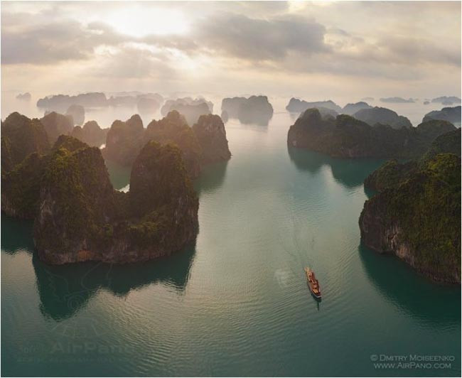 AirPano thực hiện một số hình ảnh vịnh Hạ Long được đánh giá cao gồm: bình minh Hạ Long; các hòn đảo Hạ Long; cảng Hạ Long và khu vực cảnh quan gần đảo Cống Đỏ... Ảnh: AirPano.
