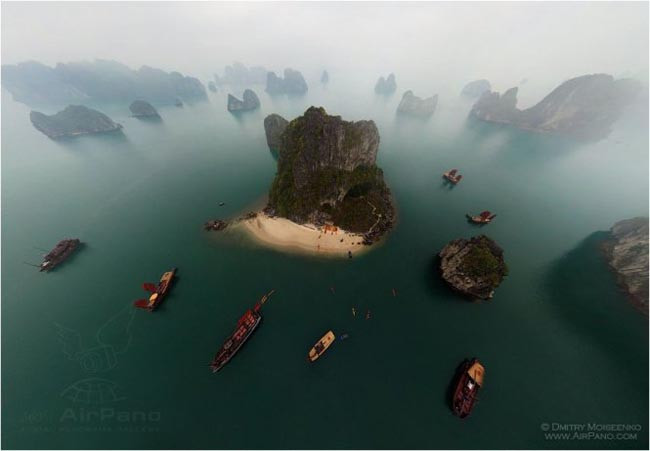 Vịnh Hạ Long tuyệt đẹp trong bộ ảnh thuộc Dự án AirPano do nhóm nghiên cứu người Nga thực hiện, chuyên chụp ảnh toàn cảnh 360 độ panorama từ năm 2006. Ảnh: AirPano.