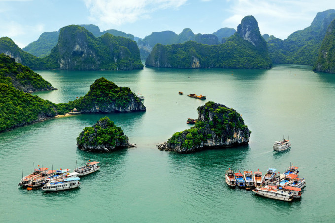 Trước đó, vào năm 2013, UBND TP Hải Phòng lập hồ sơ đề cử riêng quần đảo Cát Bà là di sản thiên nhiên thế giới theo tiêu chí đa dạng sinh học. Tuy nhiên, UNESCO lại khuyến nghị nối dài quần đảo Cát Bà với vịnh Hạ Long thành một quần thể di sản. Năm 2016, IUCN có công văn khẳng định cần thiết mở rộng vịnh Hạ Long với quần đảo Cát Bà để xây dựng hồ sơ đề cử di sản thế giới. Ảnh: Buzzfeed.