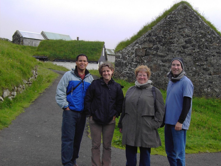 Muli, Quần đảo Faroe. Muli là một ngôi làng rất nhỏ, nằm ở giữa của quần đảo Faroe. Việc thiếu thảm thực vật và tài nguyên thiên nhiên khiến nơi đây hầu như không có người ở. Chỉ là gần như bởi vì hiện vẫn có 4 người còn sống trong ngôi làng này. (Nguồn Lolwot)