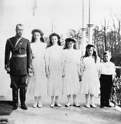 Sau vụ hành quyết, thi thể các thành viên trong gia đình Sa hoàng Nicholas II được chôn cất ở Ganina Yama, cách Yekaterinburg 19 km về phía Bắc. Trong những năm tiếp theo, những đồn đoán về số phận Sa hoàng Nicholas II và vợ con xuất hiện và gây xôn xao dư luận. Điều này xuất phát từ việc nơi chôn cất của 7 người trong gia đình Sa hoàng Nicholas II vẫn chưa được tìm thấy.