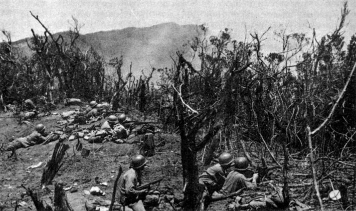 Trước khi trận Luzon diễn ra, Nhật Bản kiểm soát hòn đảo này kể từ năm 1942. Vì vậy, Mỹ quyết định mở cuộc tấn công vào Luzon đang bị Nhật Bản chiếm đóng. Nhật Bản đã sử dụng chiến thuật phi công cảm tử (Thần Phong) trong trận chiến này nhưng vẫn không thể trụ vững trước các cuộc tấn công của lực lượng Mỹ.