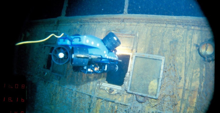 Thước phim của Viện Hải dương học Woods Hole quay rõ hình ảnh các bộ phận của con tàu Titanic huyền thoại gồm: mũi tàu, sàn và thiết bị.