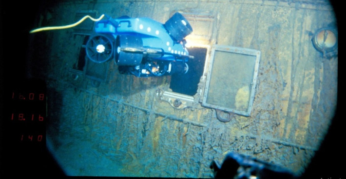 Viện Hải dương học Woods Hole (WHOI) ghi hình xác tàu Titanic ở độ sâu 3.000m dưới mặt biển. Phần lớn video dài 80 phút này chưa từng được công bố trước đây.