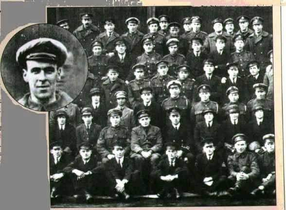Bức ảnh chụp phi đội không quân của Hoàng gia Anh vào năm 1919. Sĩ quan về hưu Victor Goddard công bố bức ảnh này vào năm 1975. Khi xem ảnh, nhiều người chú ý đến người đứng hàng cuối cùng, thứ tư từ trái sang. Đó là là Freddy Jackson - một thành viên khác trong phi đội bay này. Tuy nhiên, điều bí ẩn là ngày chụp bức ảnh cũng chính là ngày tổ chức đám tang cho Freddy. Freddy qua đời trước đó 2 ngày.