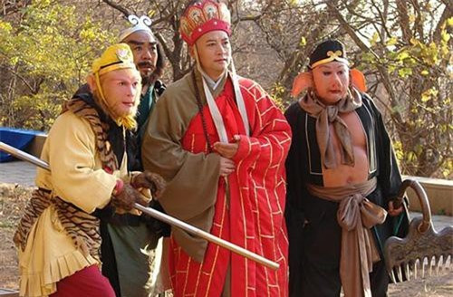 Chi tiết này được mô tả trong tác phẩm "Tây Du Ký" nhưng ít người chú ý. Tác giả Ngô Thừa Ân viết rằng, Tôn Ngộ Không thành thạo Khí Cấm - một trong 72 phép biến hóa.