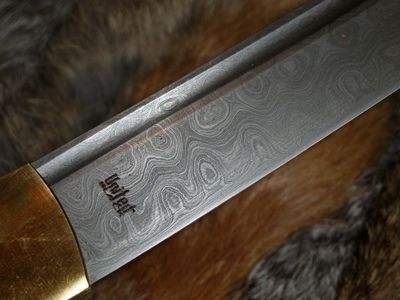 Theo các chuyên gia, thép Damascus hay còn gọi Wootz được con người bắt đầu sử dụng vào khoảng năm 300 trước Công nguyên.